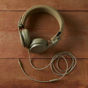 Vintage Style Foldable Wired Headphones {Olive Green} Urban Outfitters